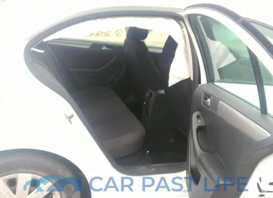 3VW1K7AJ4FM202292# 8