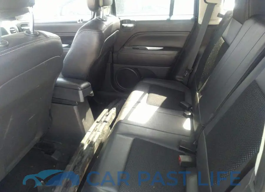 1C4NJCAB2ED752433# 8