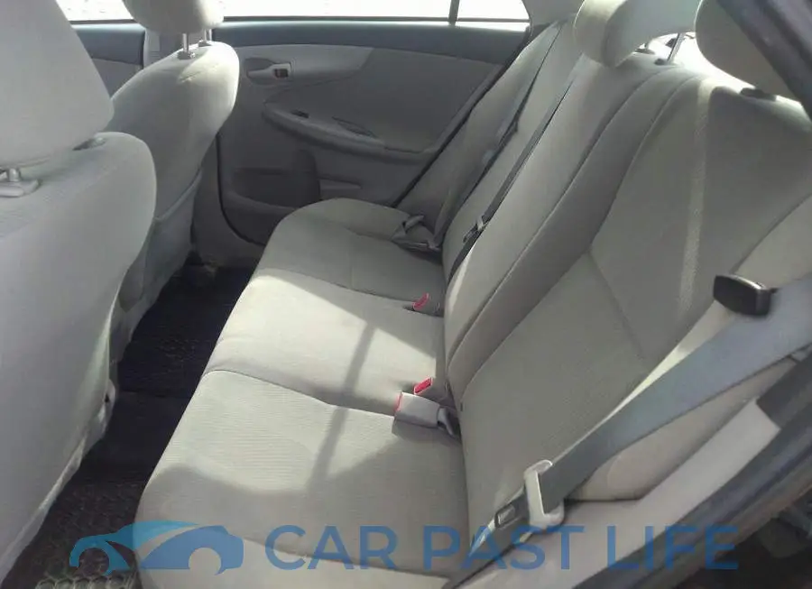 2T1BU4EE8DC052609# 8