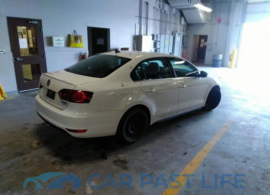3VW637AJ3DM231380# 4
