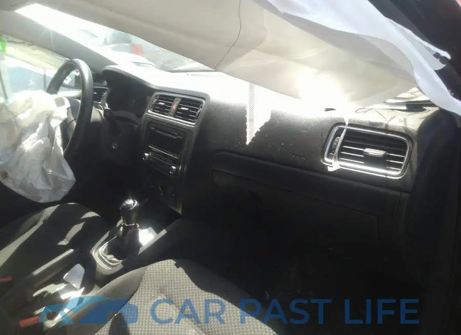 3VW1K7AJ2DM268174# 5