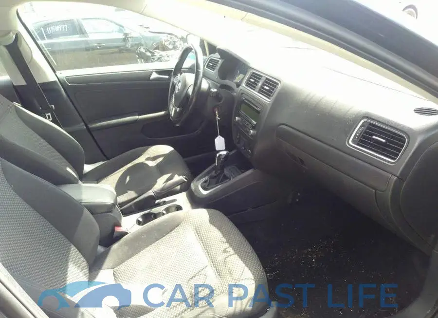 3VW2K7AJ2DM375729# 5