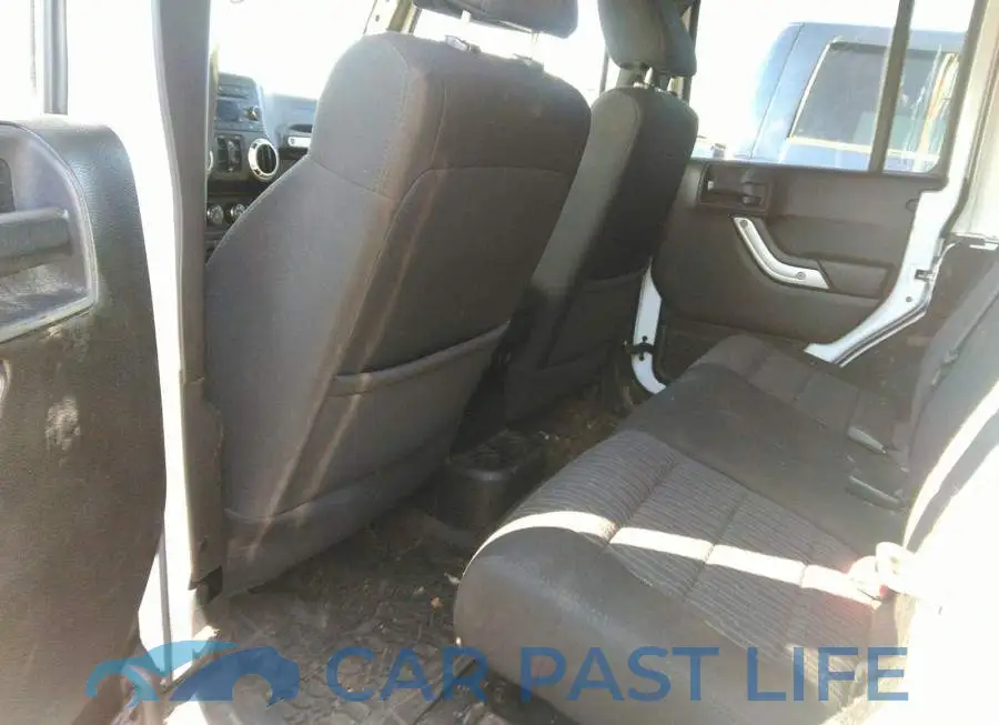 1C4BJWEG9CL271995# 8