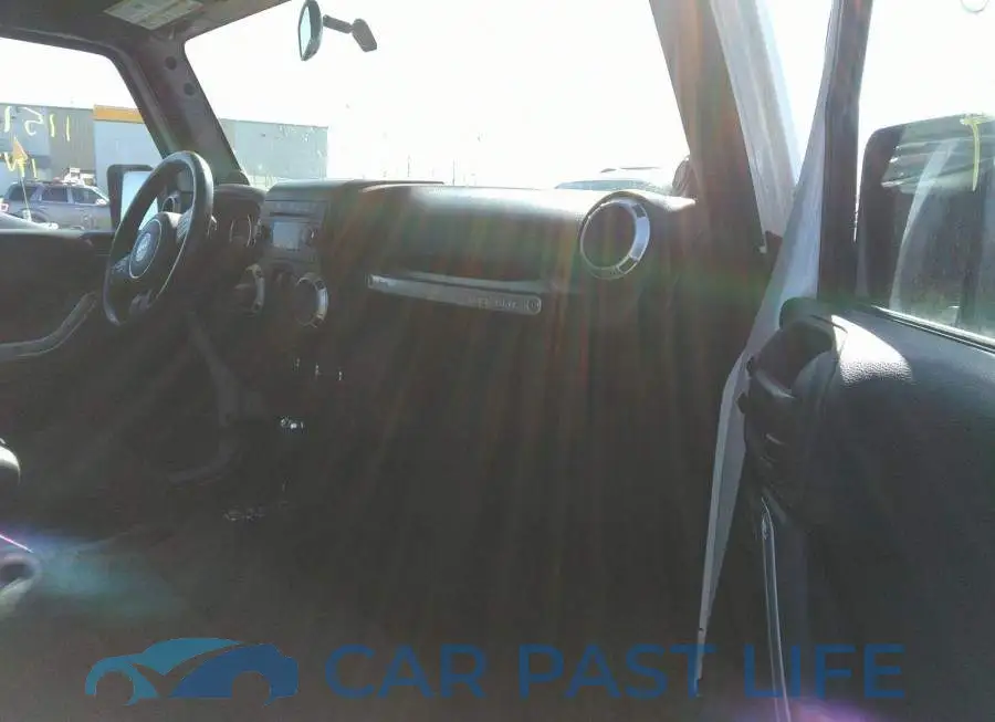 1C4BJWEG9CL271995# 5