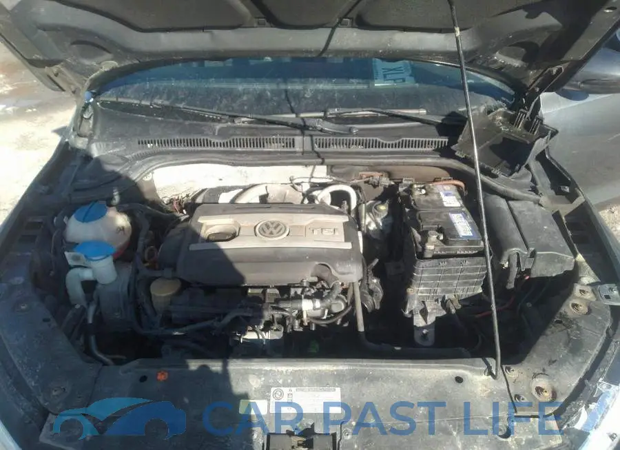 3VW587AJ9CM030367# 10