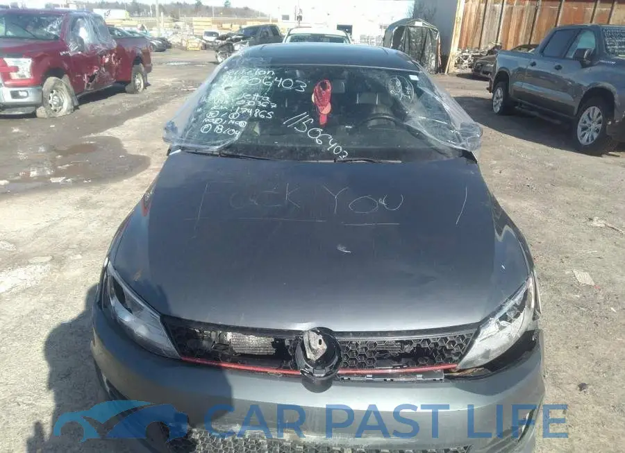 3VW587AJ9CM030367# 6