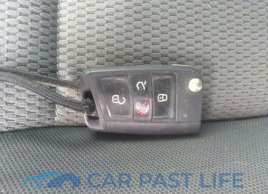 3VW117AU7GM022626# 11