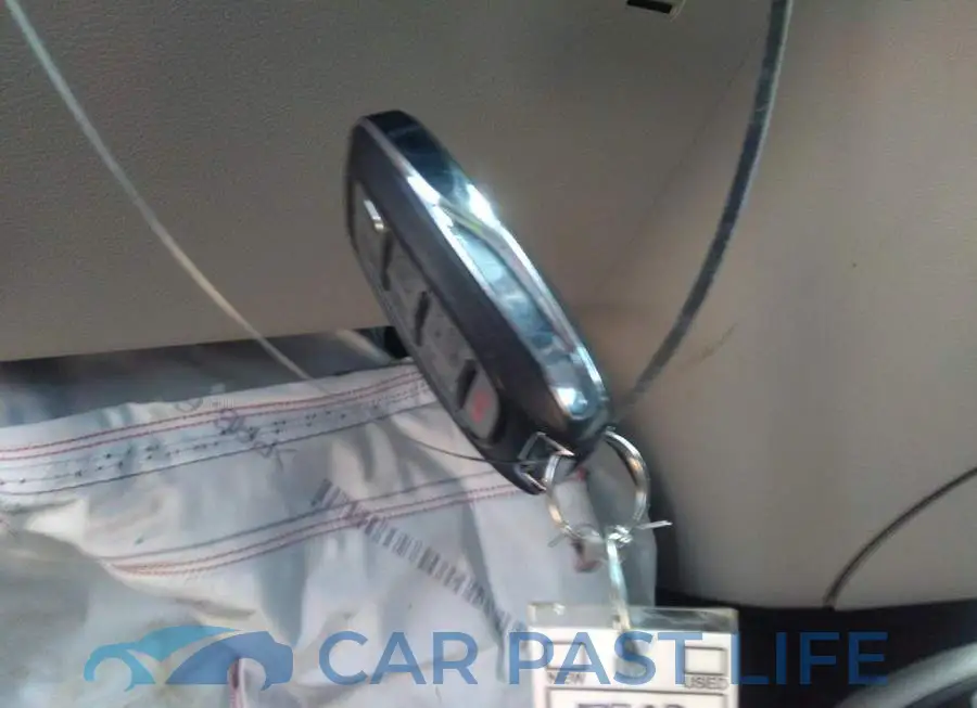 2C4RC1EG4JR102970# 11