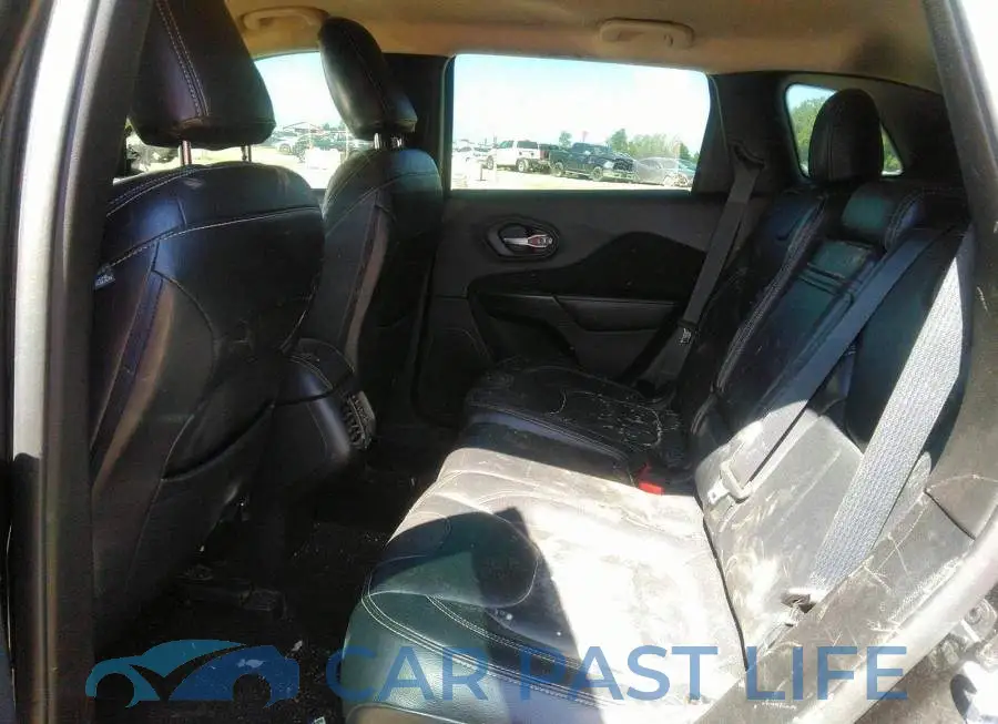 1C4PJLAS4FW656088# 8