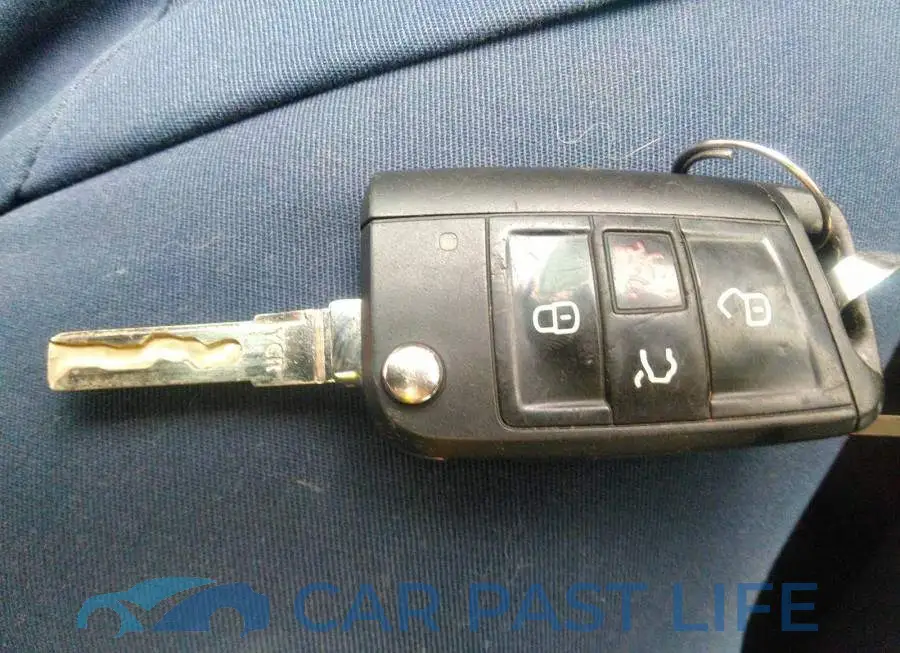 3VW117AU6GM012086# 11