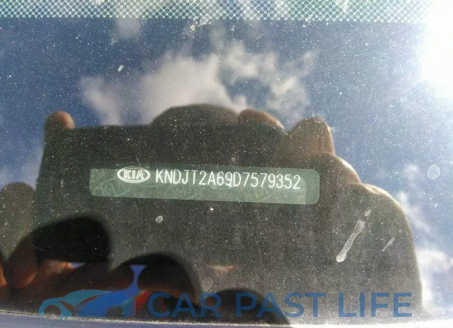 KNDJT2A69D7579352# 9