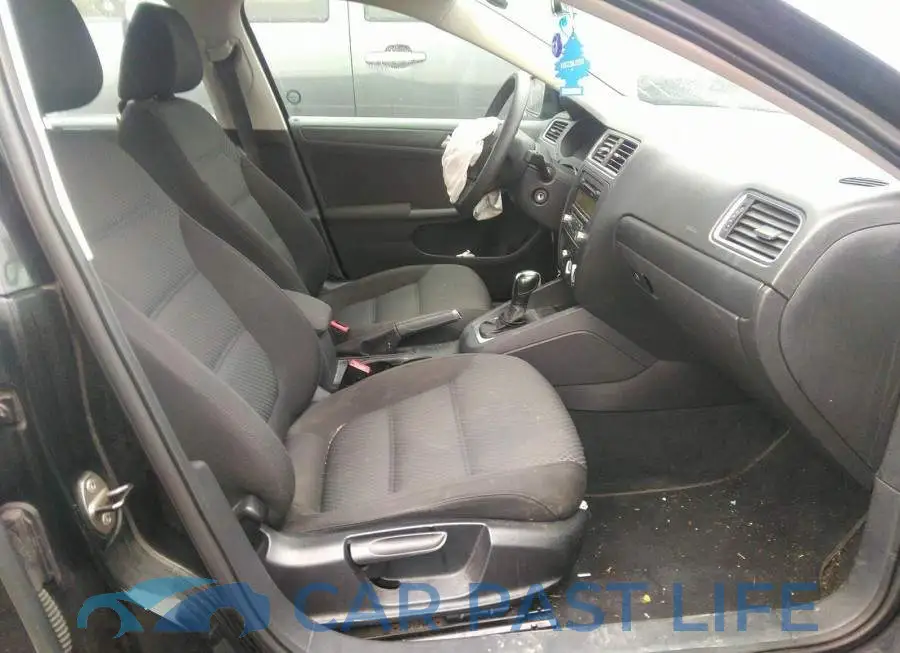 3VWDX7AJ1BM008831# 5
