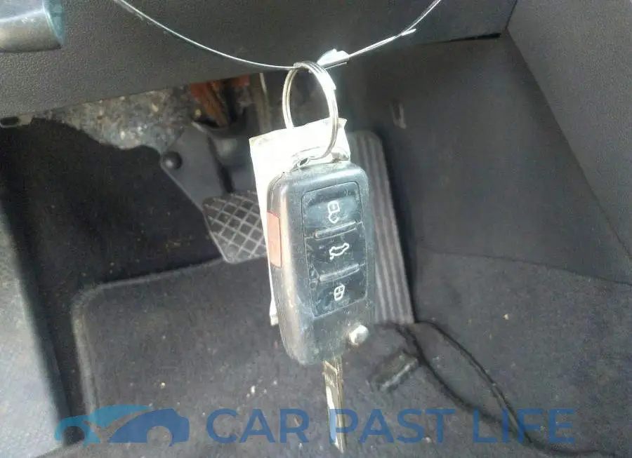 3VW5X7AT5DM807889# 11
