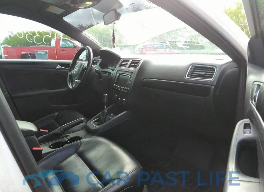 3VW3L7AJ5CM373473# 5