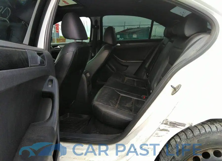 3VW3L7AJ5CM373473# 8