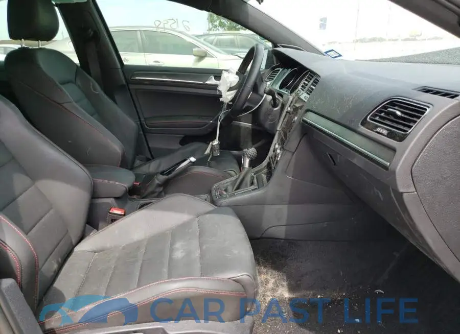 3VW5T7AU4KM011040# 5