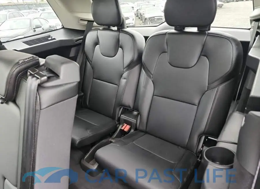 YV4102PK1M1745943# 8