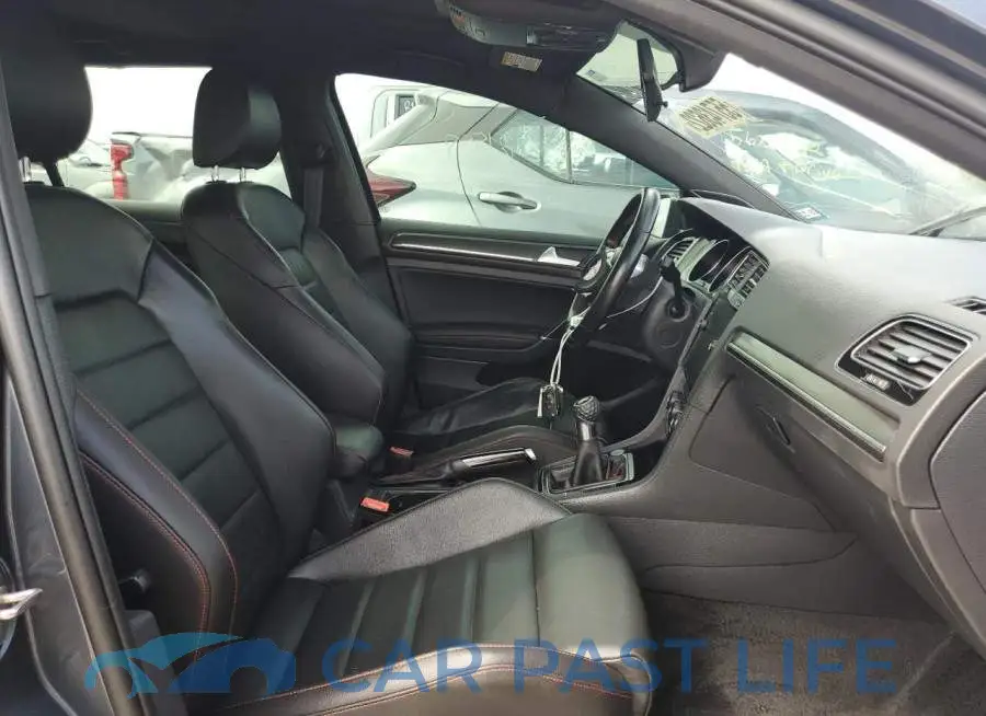 3VW5T7AU4KM011040# 5