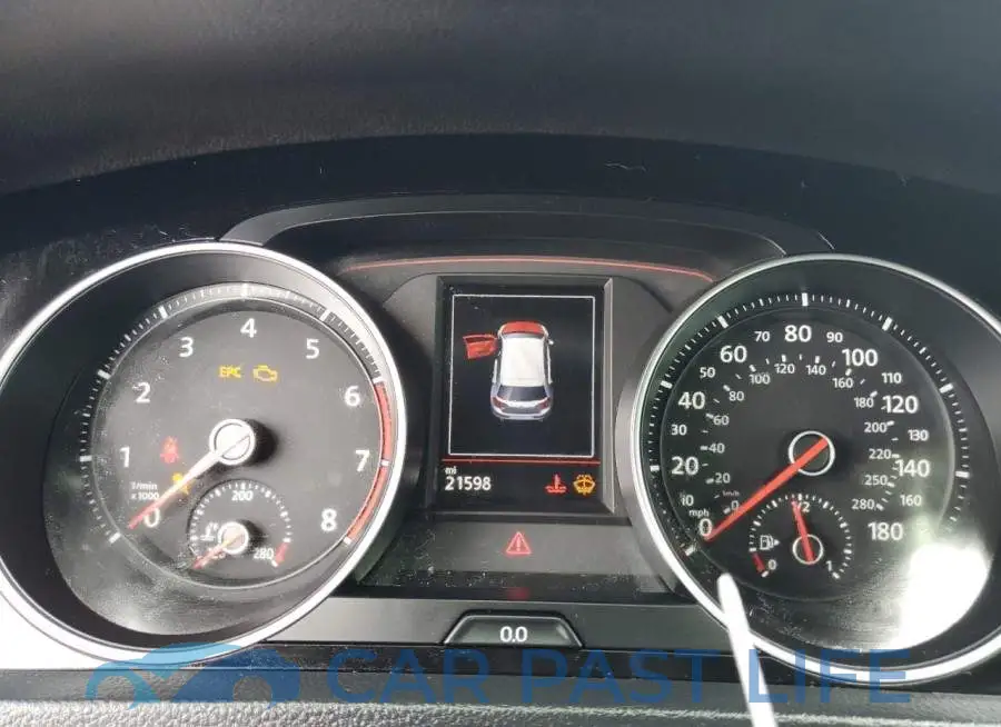 3VW5T7AU4KM011040# 8