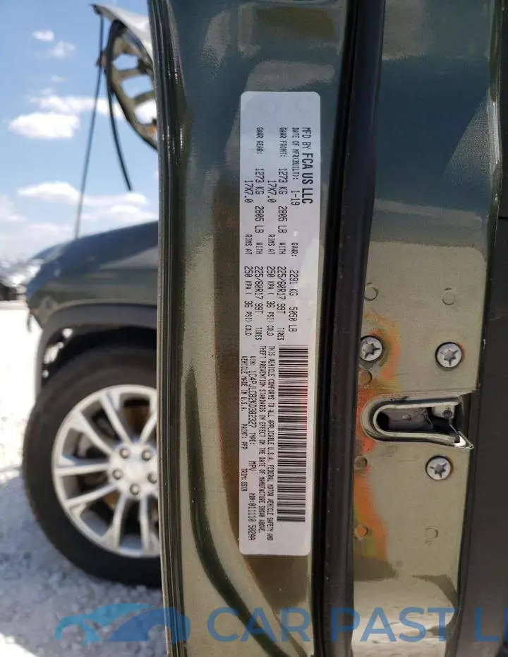 1C4PJLCB2KD382327# 10