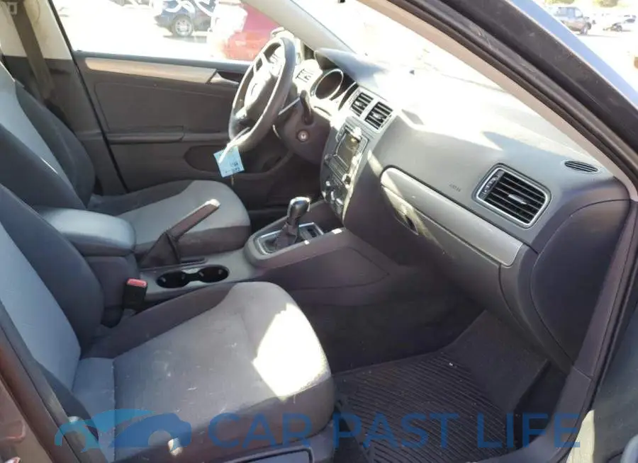 3VW2B7AJ6HM358759# 5