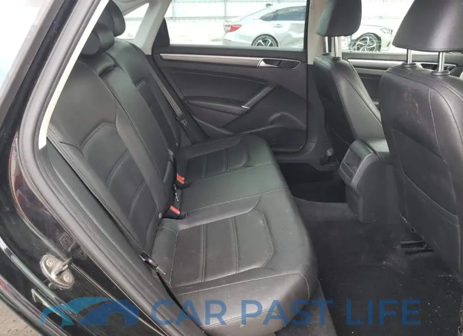 1VWDT7A32HC005637# 6
