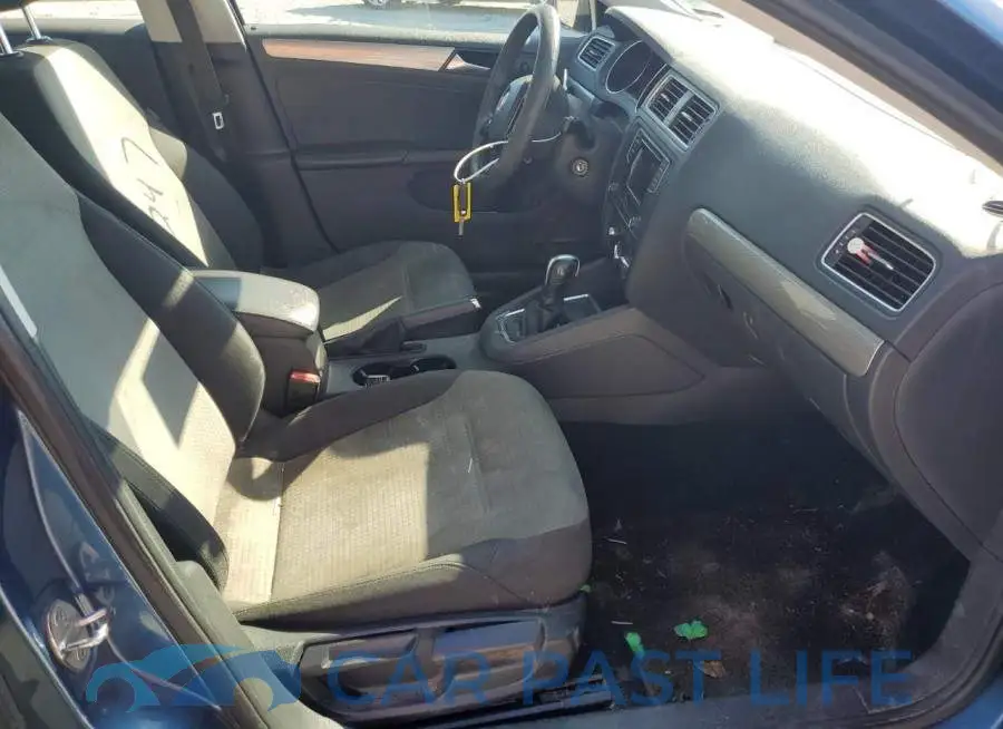 3VW2B7AJ7HM328735# 5