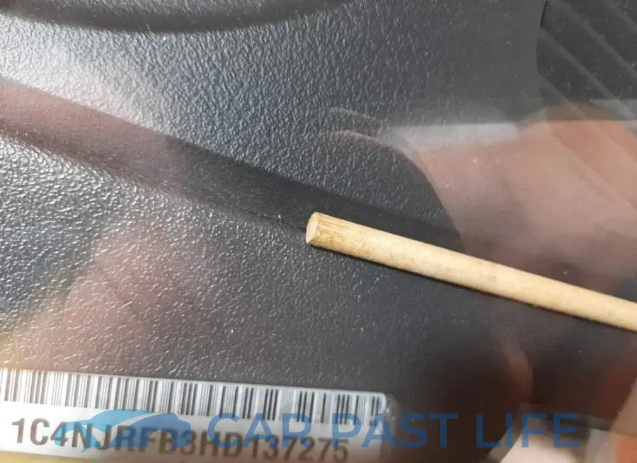 1C4NJRFB3HD137275# 10