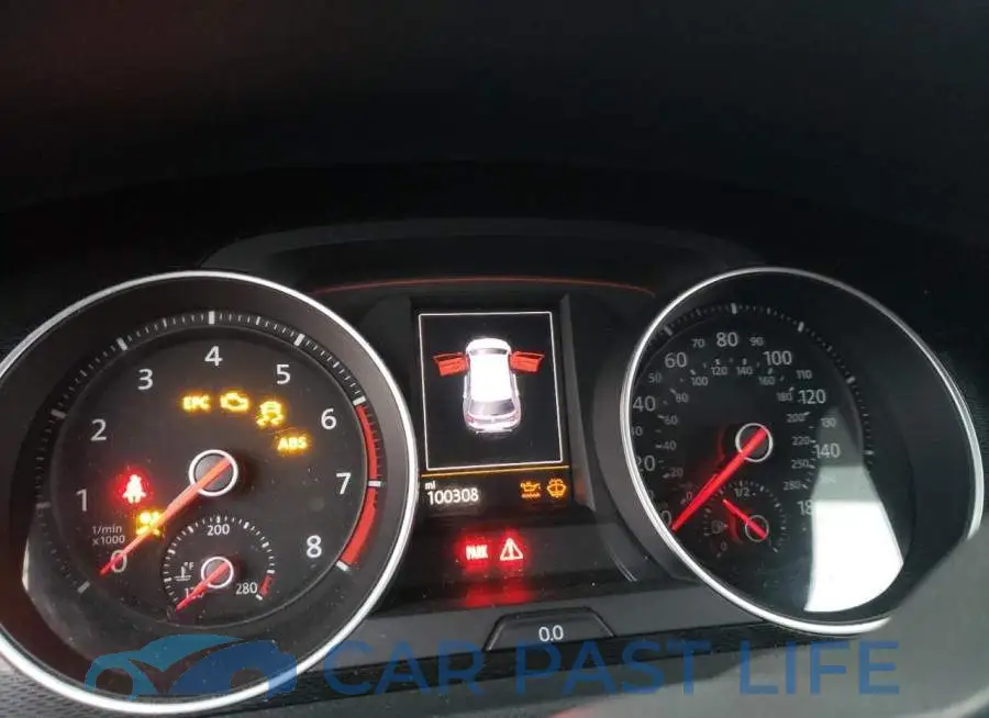 3VW4T7AU5FM033789# 8