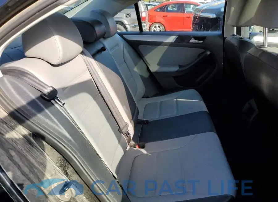 3VW637AJ8EM251805# 10