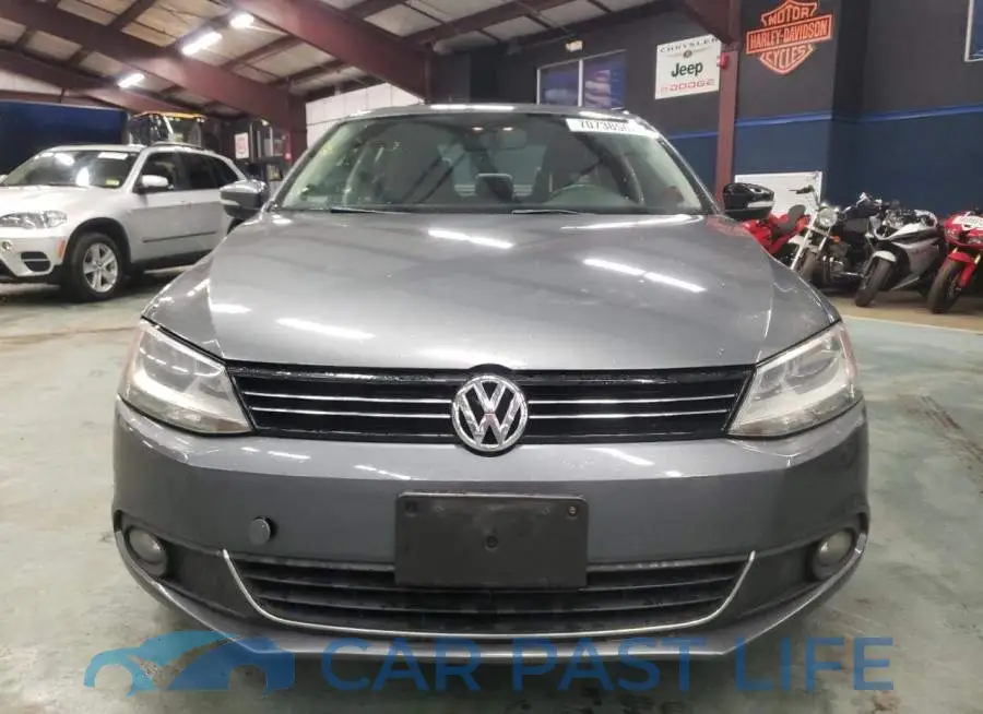3VW3L7AJ5DM370106# 5