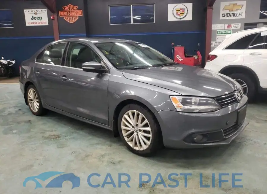 3VW3L7AJ5DM370106# 4
