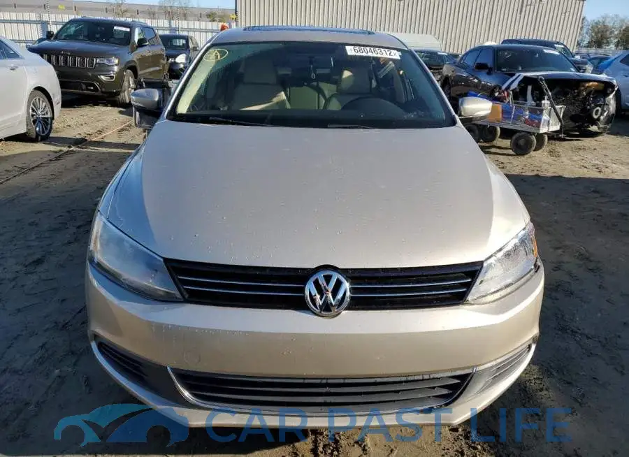 3VWDX7AJ4DM206581# 5