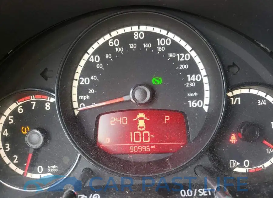 3VW5X7AT4DM822092# 8