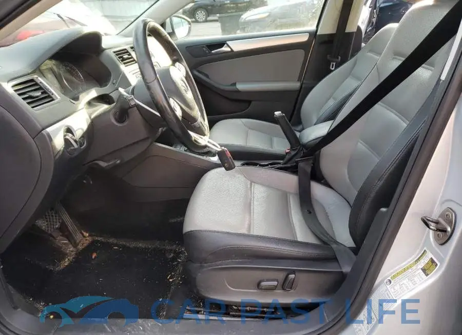 3VW637AJ4DM225930# 7