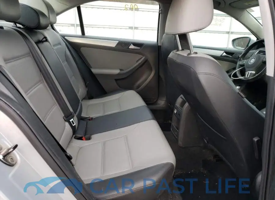 3VW637AJ4DM225930# 10