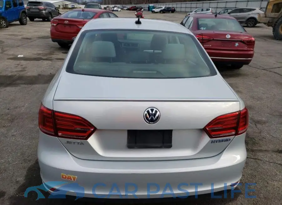 3VW637AJ4DM225930# 6