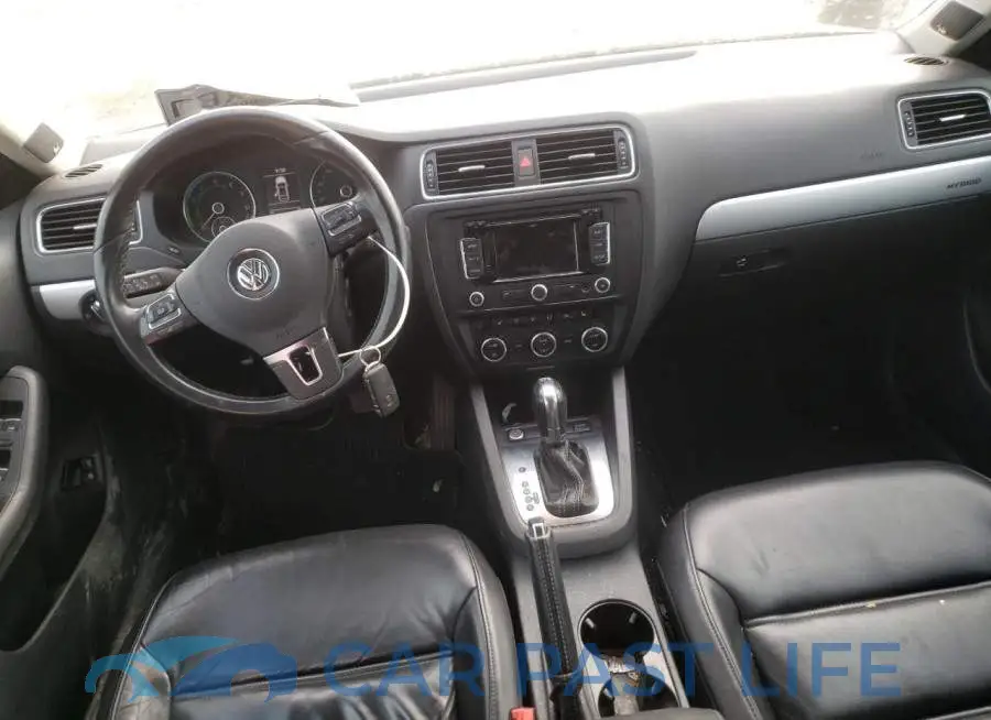 3VW637AJ1DM260571# 8
