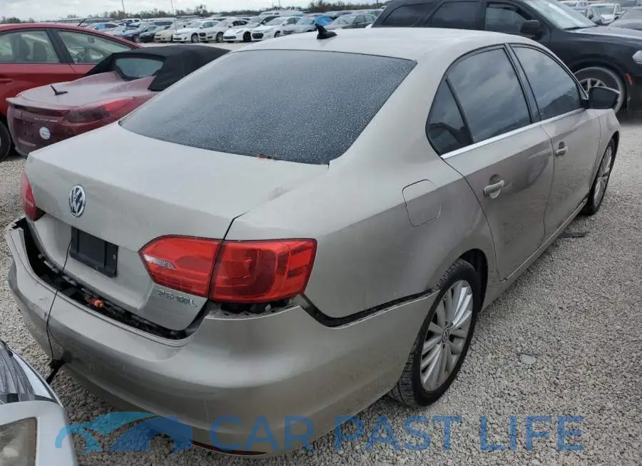 3VWLP7AJ1DM239940# 4