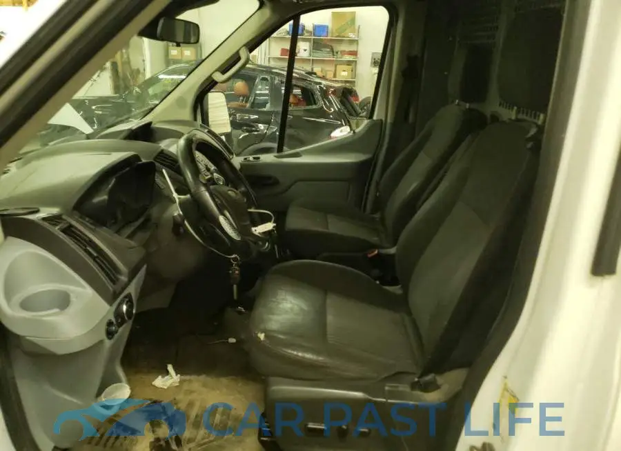 1FTYR2XG2FKA01039# 8