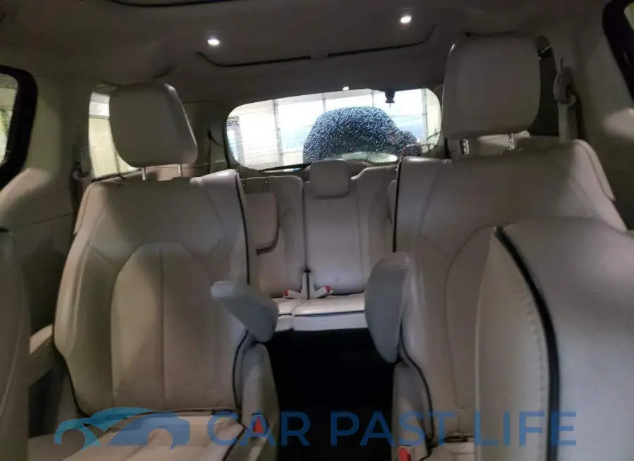 2C4RC1N7XJR157634# 10