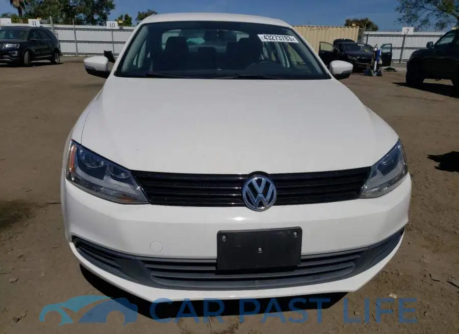 3VWD17AJ5EM375222# 5