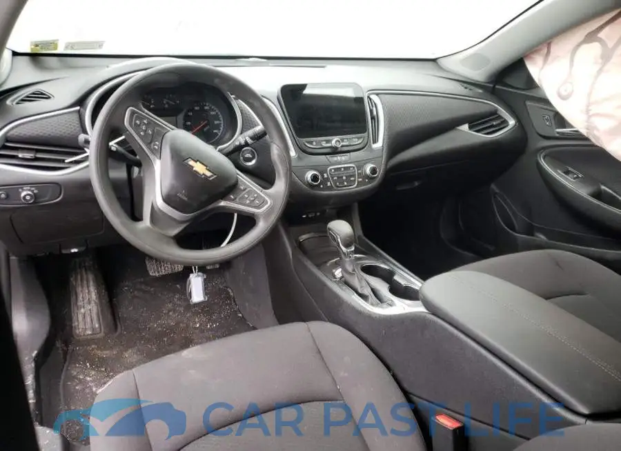 1G1ZD5ST3PF140818# 8