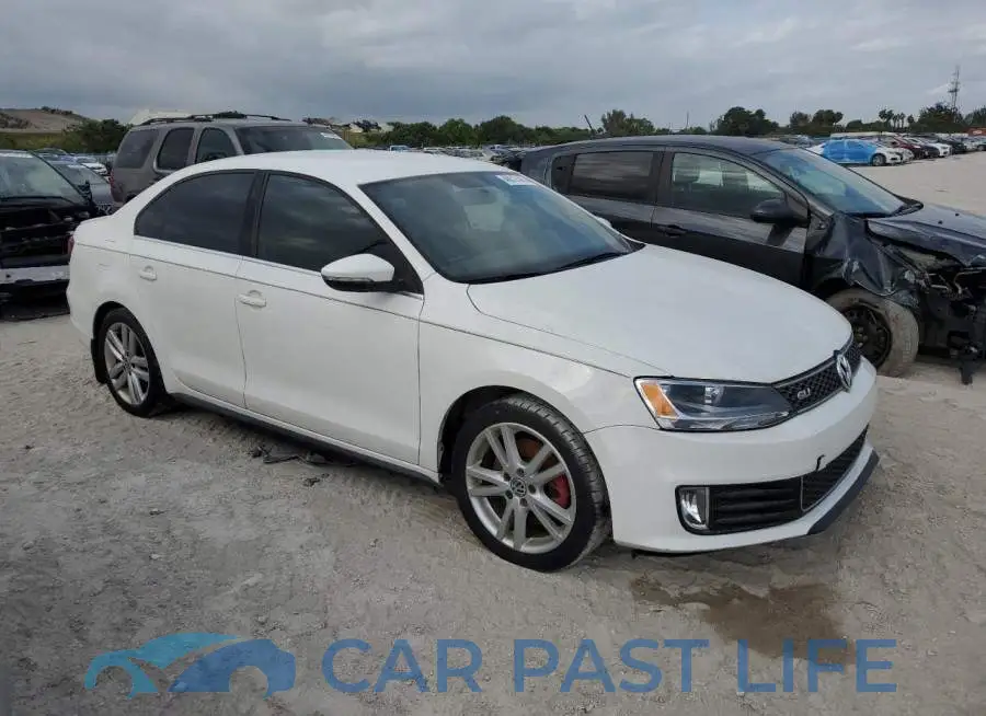 3VW4S7AJ8EM377012# 4