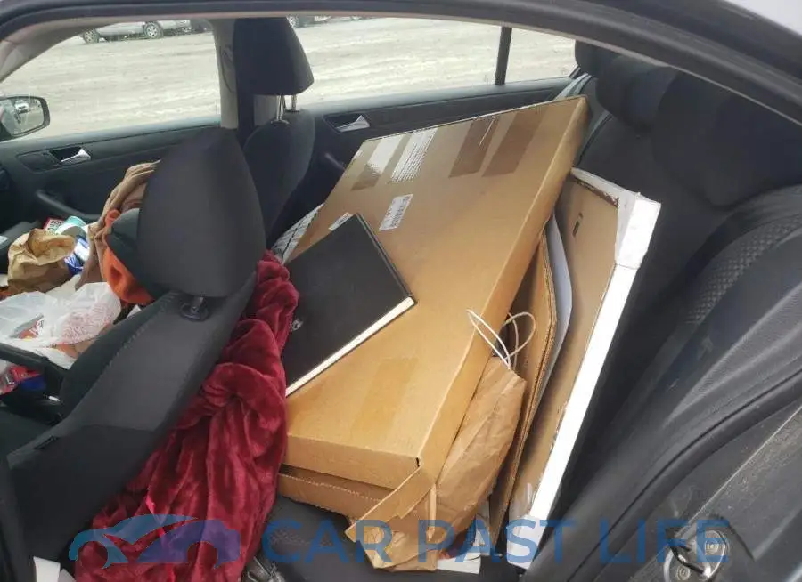 3VW2K7AJ2EM217747# 10
