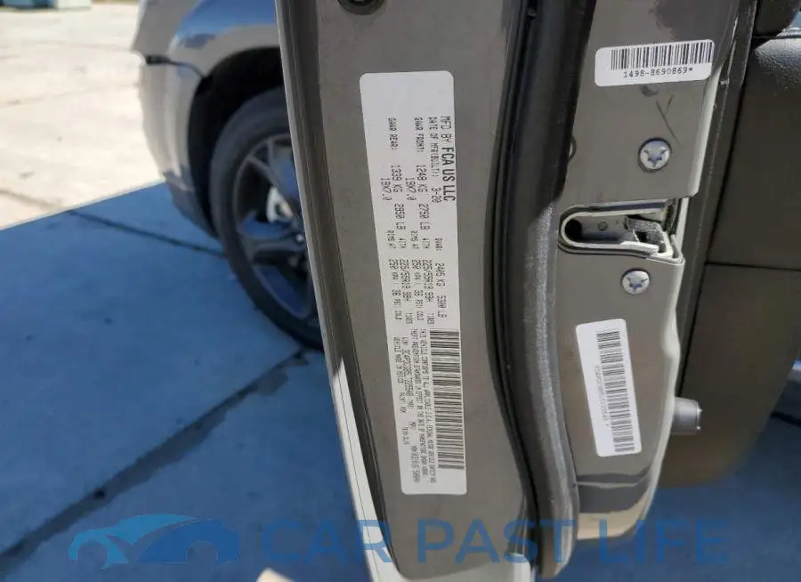 3C4PDCGB5LT225548# 12