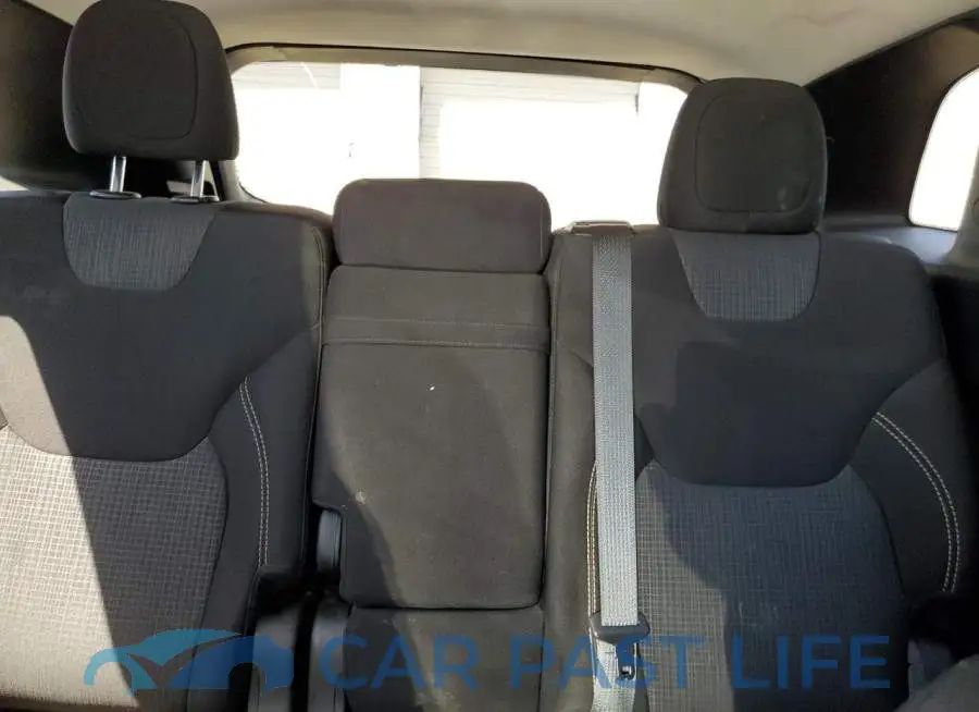 1C4PJLCB2FW632482# 10