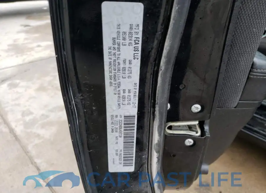 2C3CDXBG8JH207130# 12