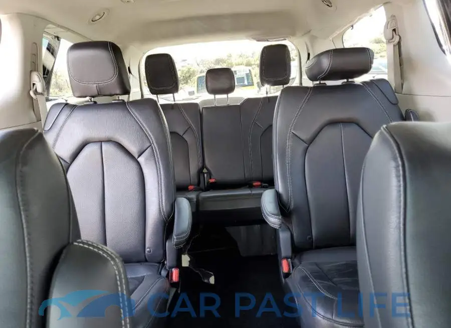 2C4RC1BG1NR116187# 10