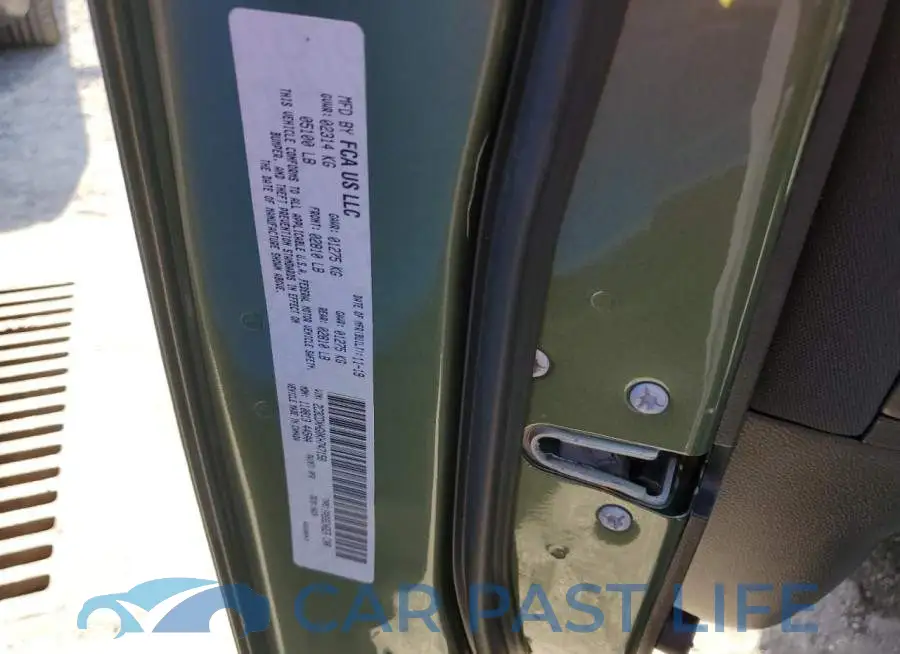 2C3CDXHG0KH747158# 13